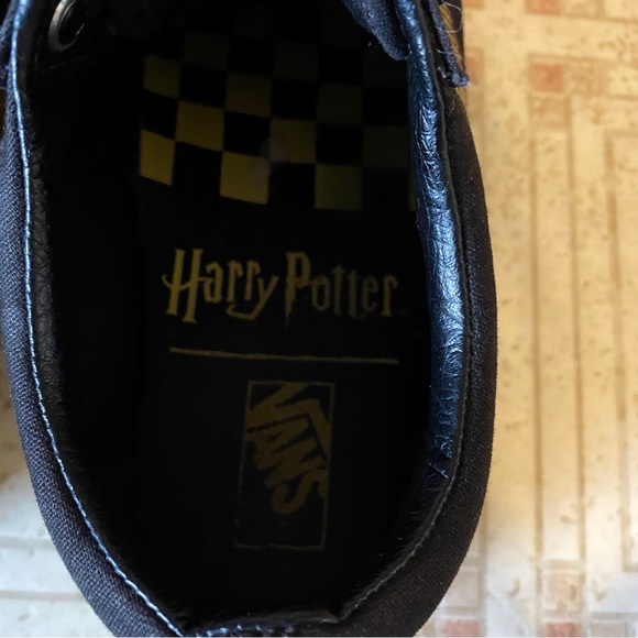 Vans x Harry Potter Golden Snitch Classic Sneakers - Picture 10 of 11